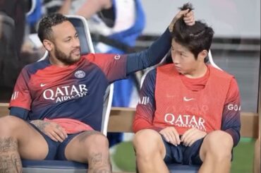 Neymar plays with Lee Kang-In’s Hair