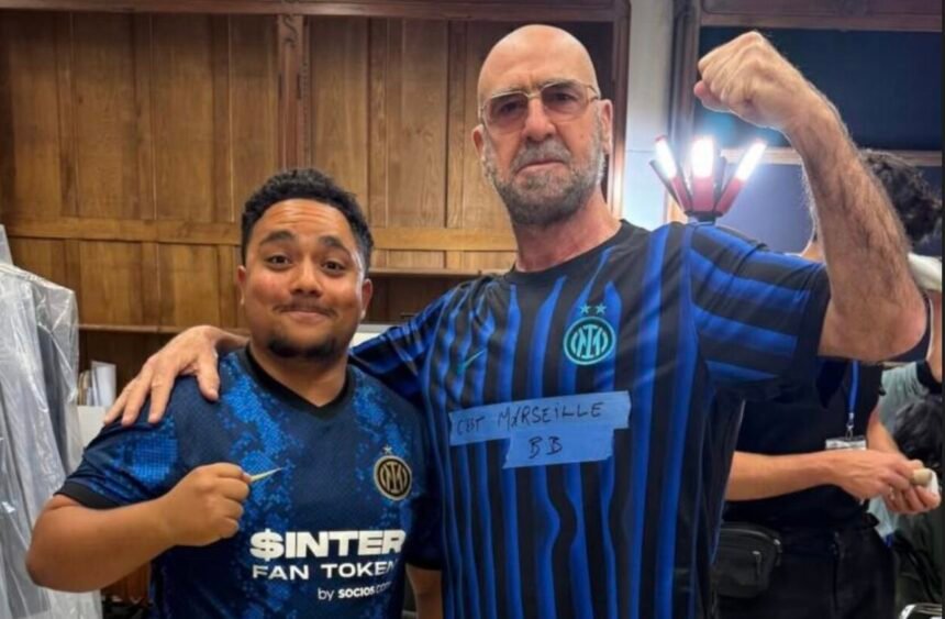 « C’est Marseille BB » : L'ancien joueur de l'OM Eric Cantona chambre le PSG en maillot de l’Inter Milan... légèrement modifié au niveau sponsor. 