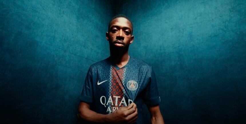 Ousmane Dembélé avec le nouveau maillot du PSG 25-26