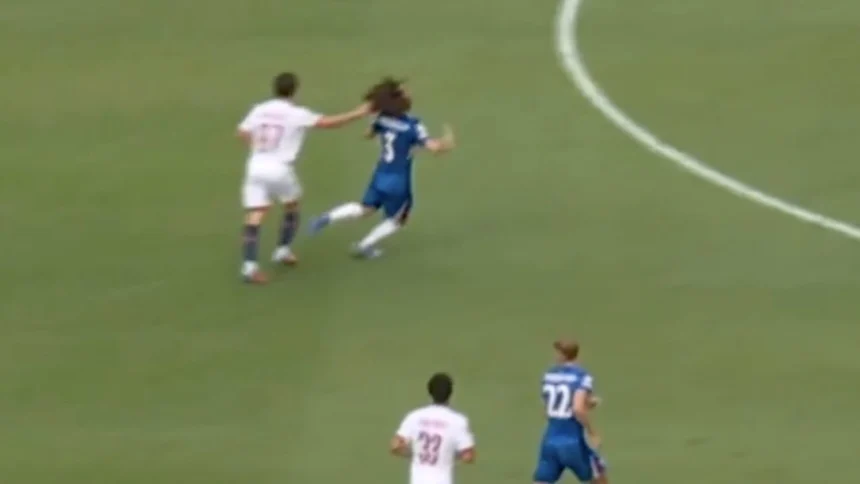 Neves expulsé pour tirage de cheveux sur Cucurella
