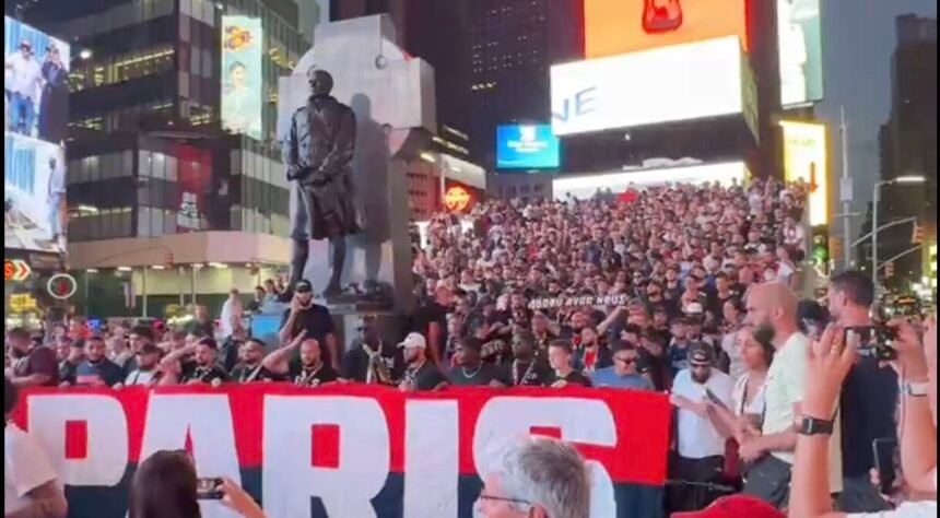 Times Square en feu : les Ultras du PSG secouent New York !