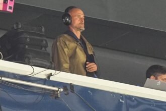 Luis Enrique en tribunes avec le PSG