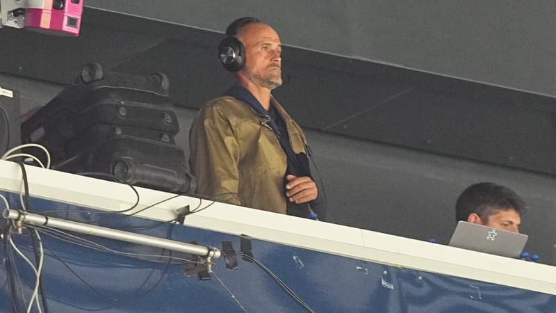 Luis Enrique en tribunes avec le PSG