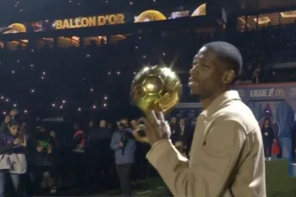 Le PSG célèbre le Ballon d'Or de Dembélé au Parc