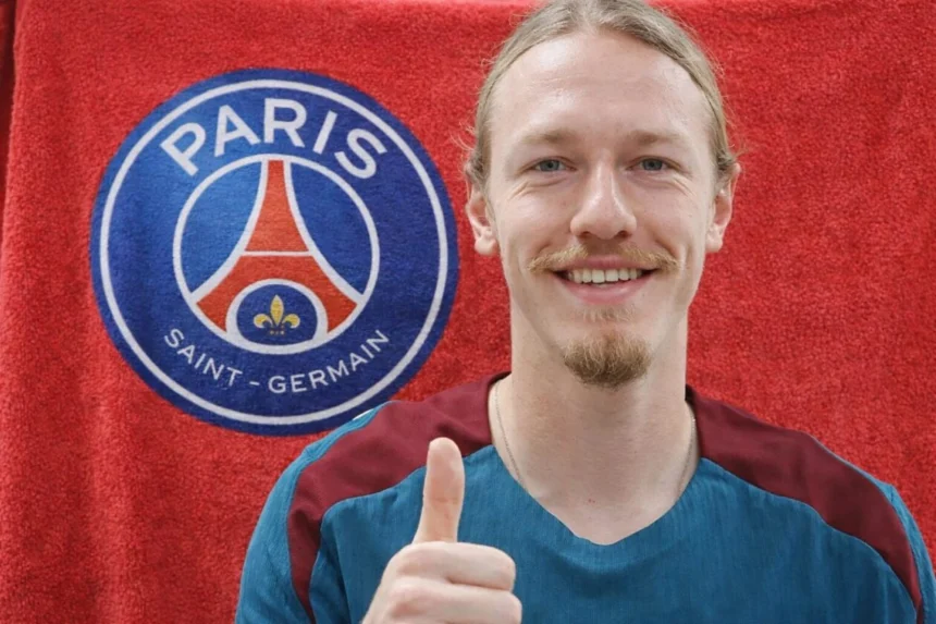 Matvey Safonov - PSG.