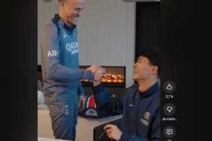 VIDEO. "50 buts, signe!" : Luis Enrique chambre Dro lors de sa signature au PSG