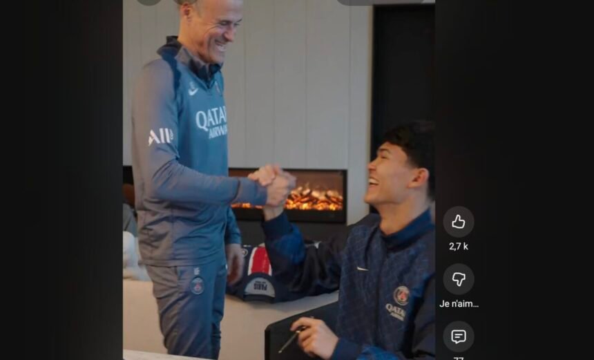 VIDEO. "50 buts, signe!" : Luis Enrique chambre Dro lors de sa signature au PSG