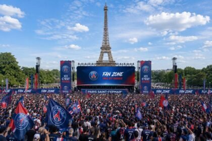 Une fan zone dans Paris (IA)